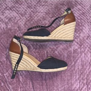 black and brown wedges